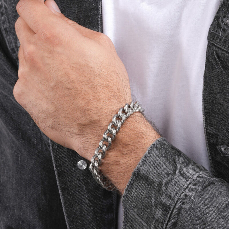 S72129187_3